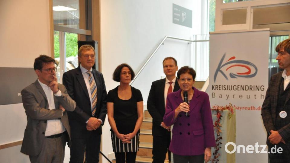 JUgendstätte Haidenaab
v.l. Mathias Fack, Herrmann Hübner, Martina Schwarz, Christian Porsch, Brendel-Fischer Bild: ak