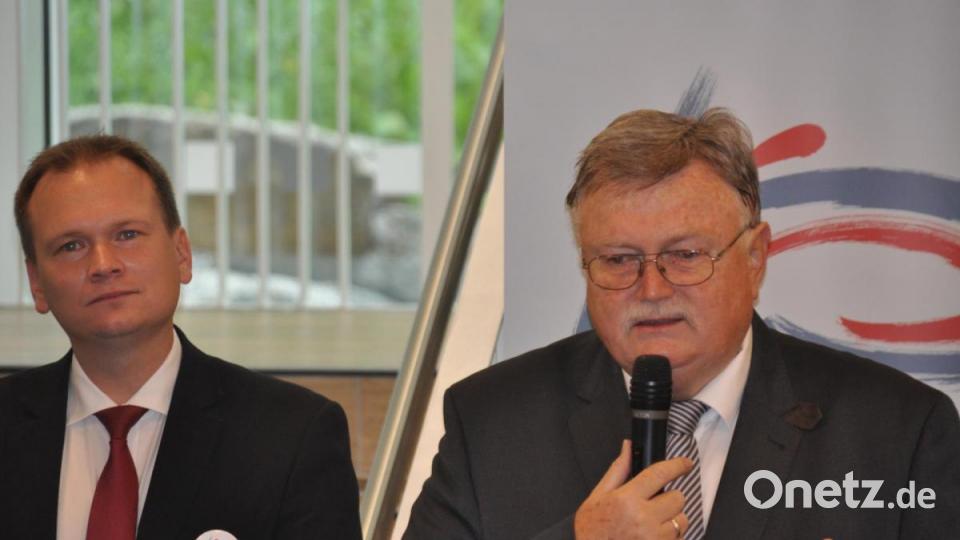 Kreisjugendring-Vorsitzender Christian Porsch und Bürgermeister Manfred Porsch (von links) beim Festakt. Bild: ak