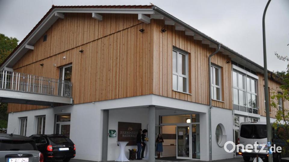 Nach 16 Monaten Bauzeit ist die neue Jugendstätte Haidenaab ihrer Bestimmung übergeben worden. Das Bild zeigt den Eingangsbereich. Bild: ak