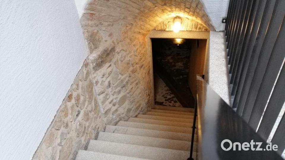 Eingang in das Kellergewölbe mit Erdstall. Bild: anv
