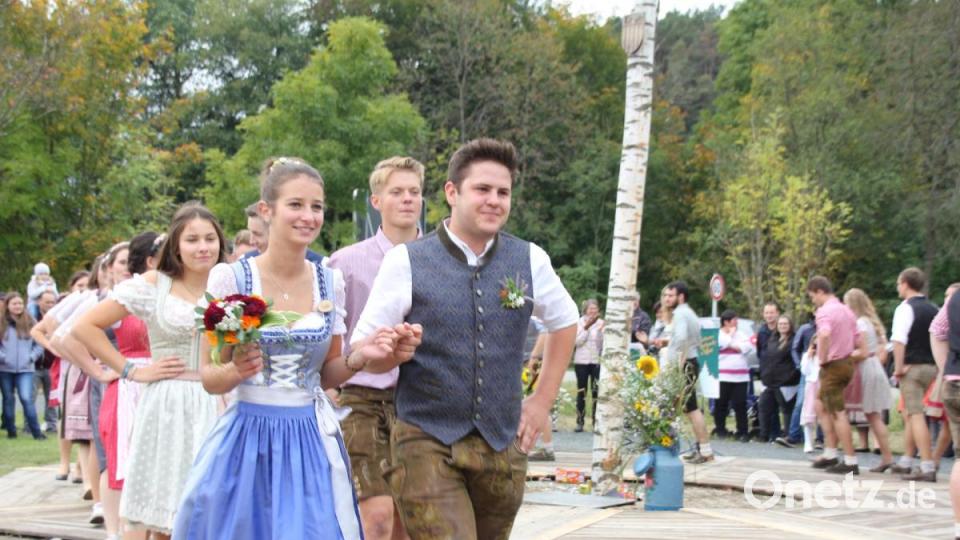 Als "Oberkirwapaar" kümmern sich Sara Zwack und Benedikt Fink (vorne) nächstes Jahr federführend um die Organisation des Festes. Bild: frd