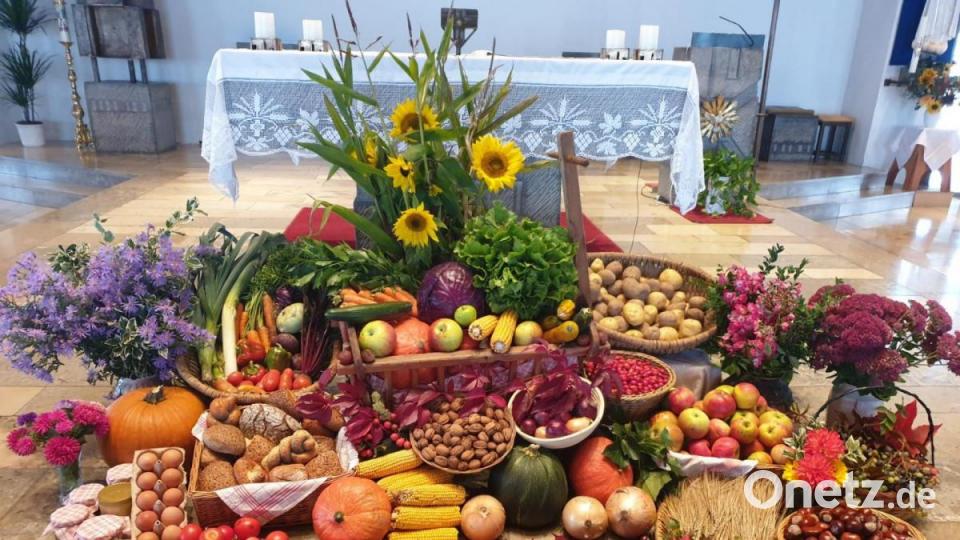 Erntedankaltar in Hohenkemnath, diesmal hergerichtet von den Ministranten hergerichtet. Bild: Stefanie Birkl/exb