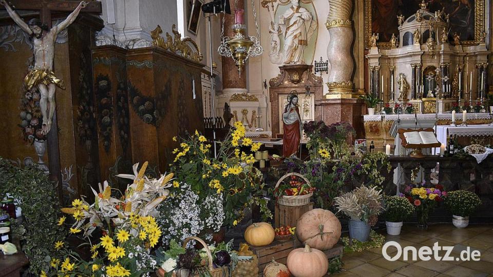 Erntedankaltar Pfarrkirche Michelfeld, St. Johannes d. Evangelist Bild: sck