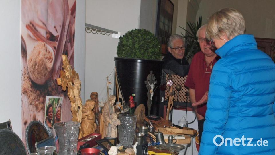Auch heuer bot der Freundeskreis des Klosters wieder vieles bei einem Flohmarkt an. Bild: sön