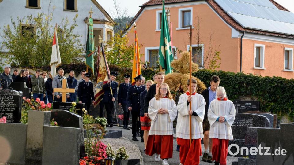 Festzug zur Pfarrkirche St. Michael in Ehenfeld. Bild: fdl