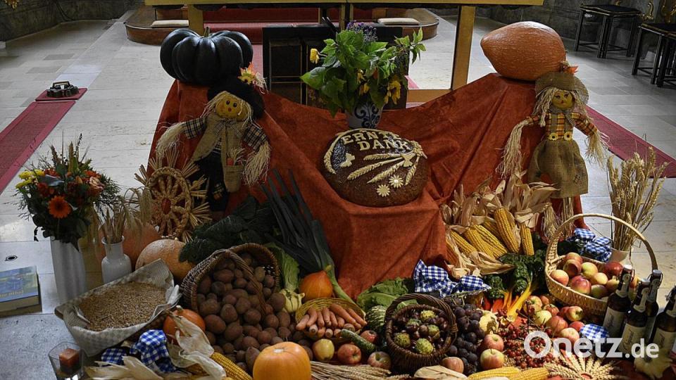 Erntedankaltar Pfarrkirche Auerbach, St. Johannes d. Täufer Bild: sck