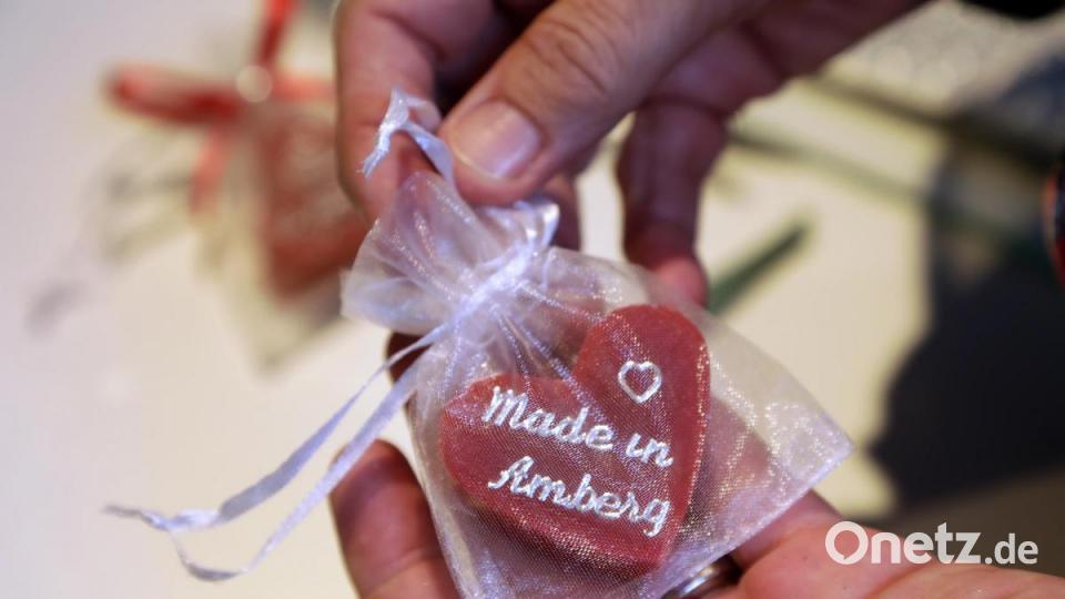 &quot;Made in Amberg&quot;: Am verkaufsoffenen Sonntag entdeckten viele Innenstadt-Besucher ihr herz für die Läden und Manufakturen in der Altstadt. Bild: Wolfgang Steinbacher