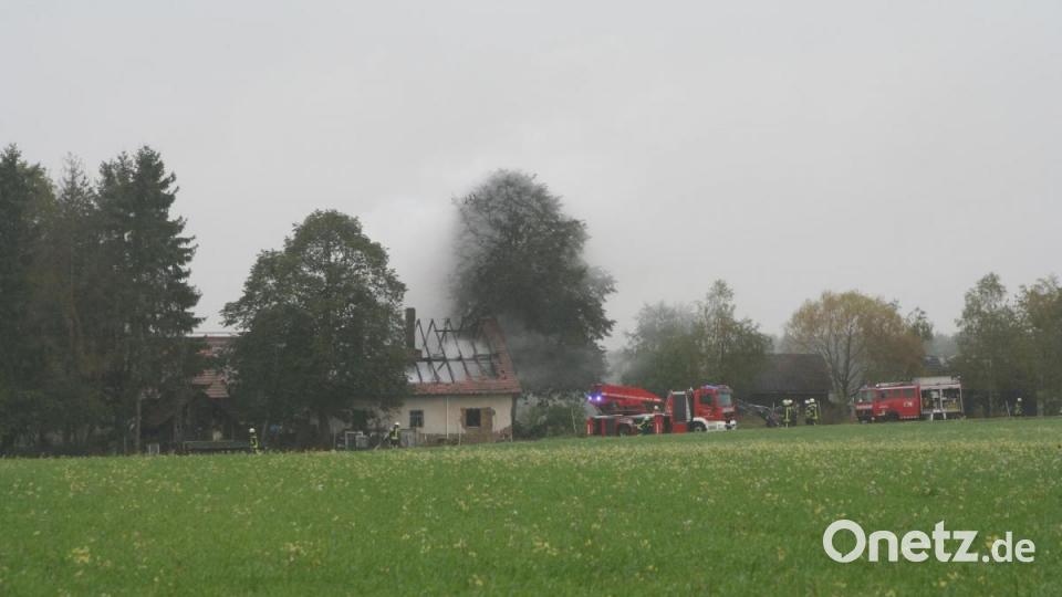 Der Dachstuhl des Hauses in Meißenberg ist völlig ausgebrannt. Das Fazit des Kreisbrandinspektors Richard Fleck: &quot;Nicht mehr bewohnbar&quot;. Bild: anv
