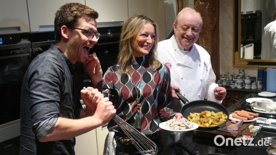 Wenn Martin Frank, Monika Gruber und Alfons Schuhbeck gemeinsam hinterm Ofen stehen, geht es ziemlich lustig zu. Bild: Kunz