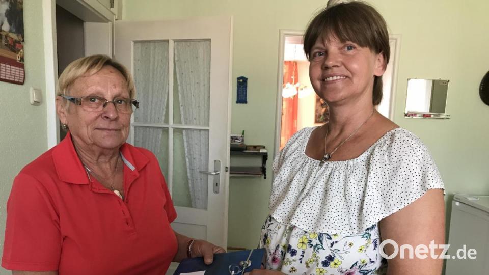 Elisabeth Nickl (links) hat Erna Meißner für die Aktion &quot;Mein Lichtblick&quot; vorgeschlagen. &quot;Jetzt kann ich mich endlich einmal revanchieren&quot;, sagt sie. Bild: eig