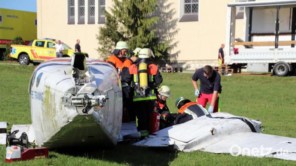 Für die Retter kein alltägliches Einsatz-Szenario: ein Flugzeugabsturz. Bild: jma
