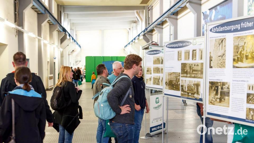 Im Turbinenhaus gab’s an zahlreichen Schautafeln Informationen zum Weg des Mülls und zu Recycling-Möglichkeiten. Bild: sus