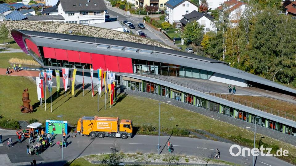 Das Verwaltungebäude des ZMS vom Reaktorgebäude aus gesehen. Bild: sus