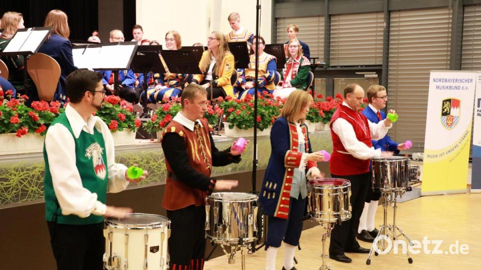 Nur Becher und Hände reichten aus, um für einen satten Rhythmus zu sorgen. Bild: njn