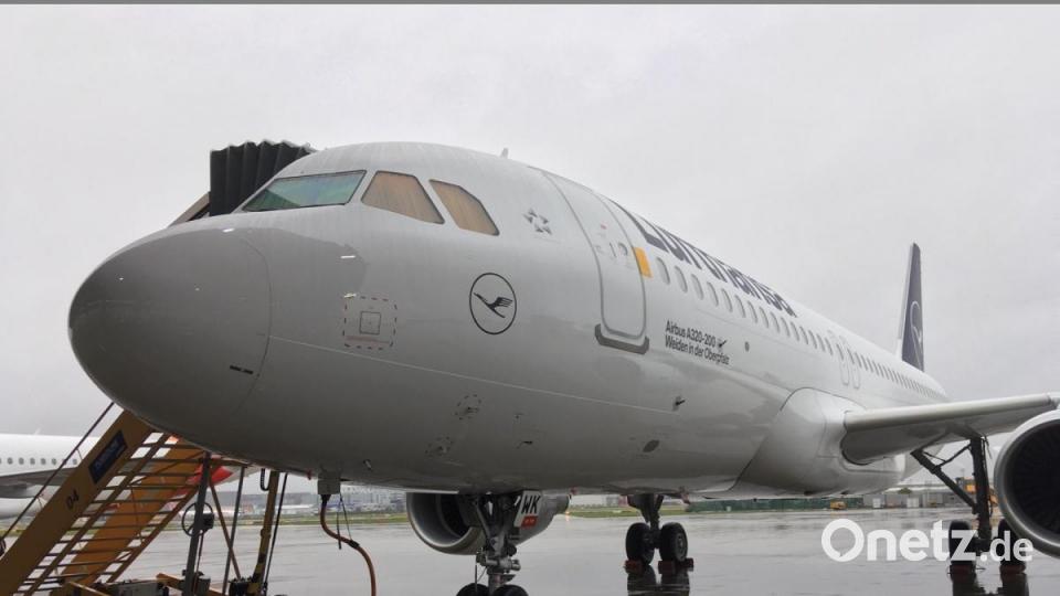 Der nagelneue A320-200 &quot;Weiden in der Oberpfalz&quot; vor dem Auslieferungsflug auf dem Airbus-Werksgelände in Hamburg-Finkenwerder. Bild: Lufthansa
