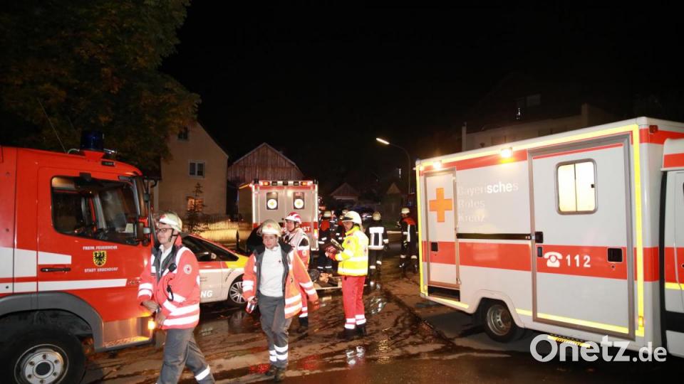 Feuerwehren und BRK arbeiteten beim Einsatz Hand in Hand. Bild: njn
