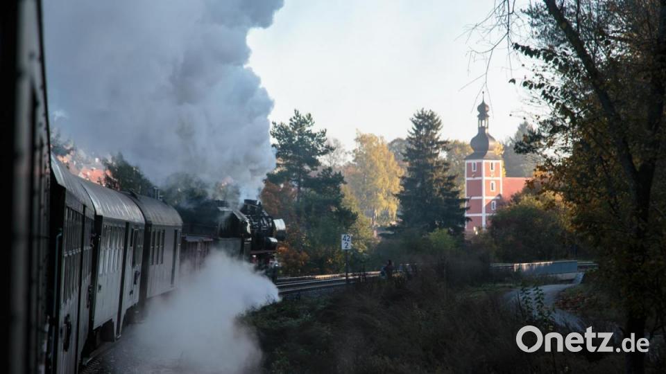 Impressionen von der Fahrt eines historischen Zugs durch die Oberpfalz. Bild: Reinhold Buchner