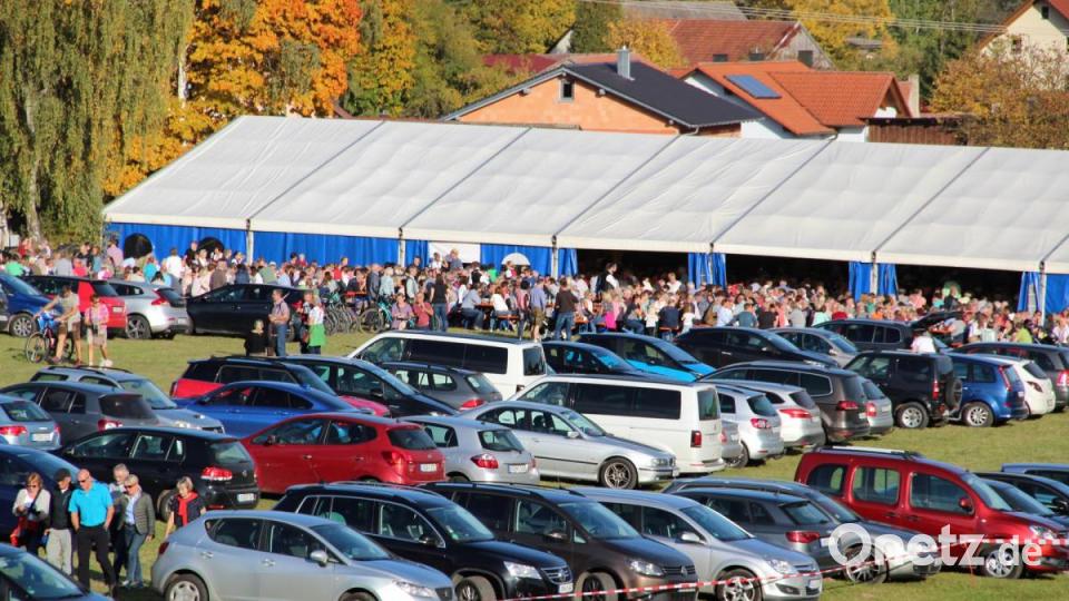 Goldener Oktober bei der Kirwa im Oberland: In Schleißdorf genossen hunderte Besucher eine zünftige Spätsommer-Kirchweih. Bild: gri