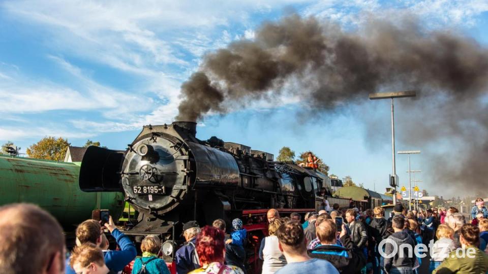 Impressionen von der Fahrt eines historischen Zugs durch die Oberpfalz. Bild: Reinhold Buchner