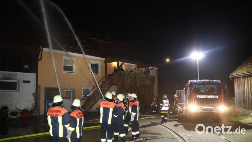 Ein Brand im landwirtschaftlichen Anwesen Schinner in Wetzldorf war das Einsatzszenario. Bild: njn