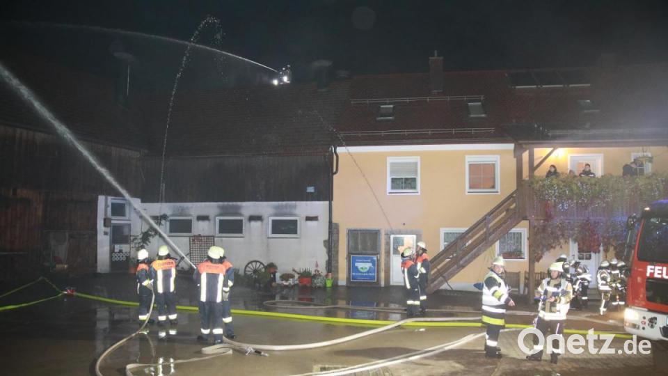 Ein Brand im landwirtschaftlichen Anwesen Schinner in Wetzldorf war das Einsatzszenario. Bild: njn