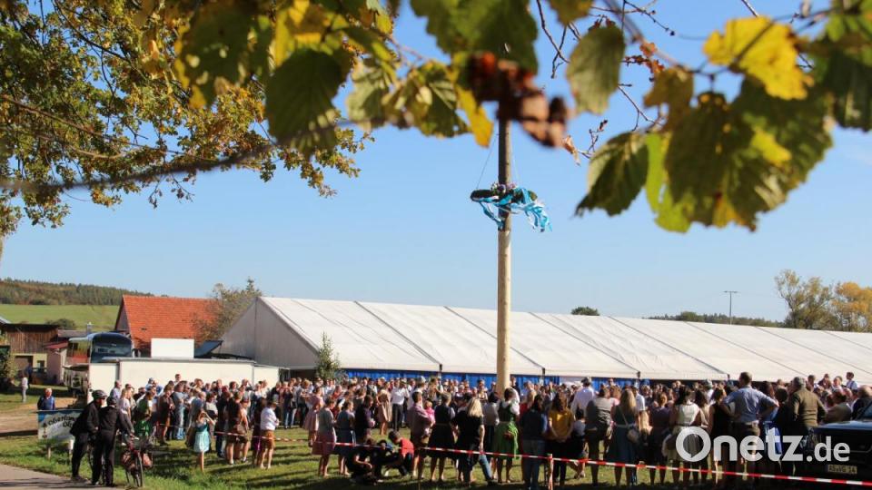 Goldener Oktober bei der Kirwa im Oberland: In Schleißdorf genossen hunderte Besucher eine zünftige Spätsommer-Kirchweih. Bild: gri