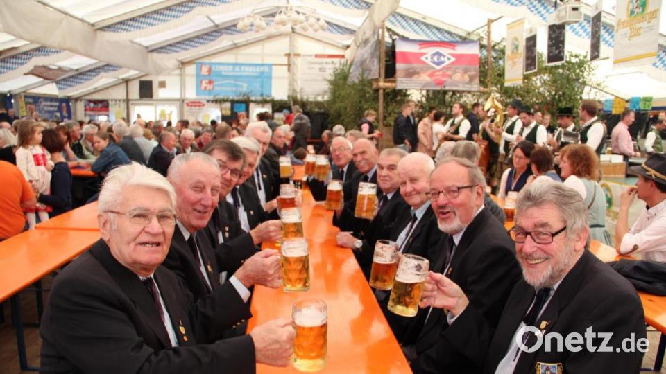 Goldener Oktober bei der Kirwa im Oberland: In Schleißdorf genossen hunderte Besucher eine zünftige Spätsommer-Kirchweih. Bild: gri