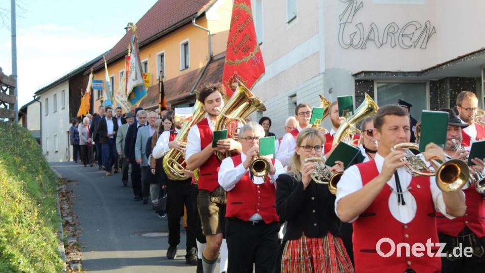 Kirchenzug durch Ebnath. Bild: soj