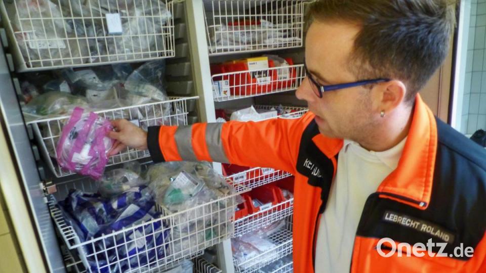 Endlich ist Platz für alle Utensilien, die die Sanitäter brauchen. &quot;Wir haben zum Beispiel Beatmungsmasken in allen Größen. Für Neugeborene bis zu Erwachsenen&quot;, erklärt Wachleiter Roland Lebrecht. Bild: anv