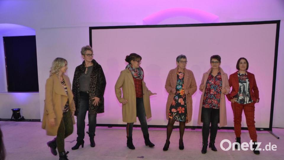 Die neuesten Modetrends für die Herbst- und Wintersaison erfuhren die Besucher bei der Neuauflage &quot;Mode im Schloss&quot;. Die Freien Wähler schlossen sich dafür mit den Geschäftsleuten der Stadt zusammen. Bild: dob