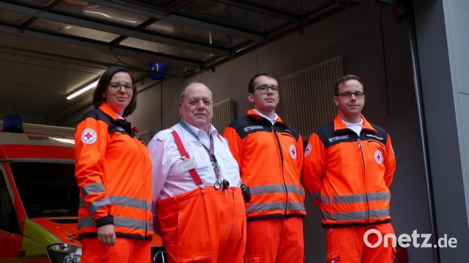 Ein Teil des Nabburger Rettungs-Teams: (von links) Rettungsassistentin Sandra Kropf, freiberuflicher Notarzt Dr. Titus Chocholka, Auszubildender Artur Fritz und Wachleiter Roland Lebrecht. Bild: anv