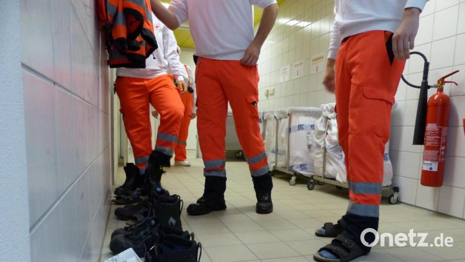 Rundgang in der neuen BRK-Wache in Nabburg. Bild: anv
