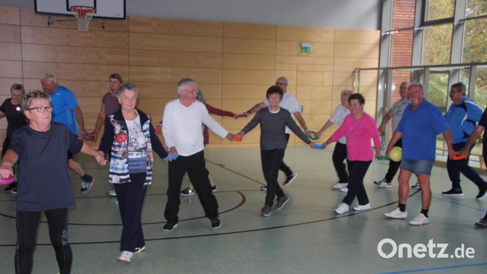 Wenn Bewegungstraining angesagt ist, sind alle mit Feuereifer bei der Sache. Bild: kro
