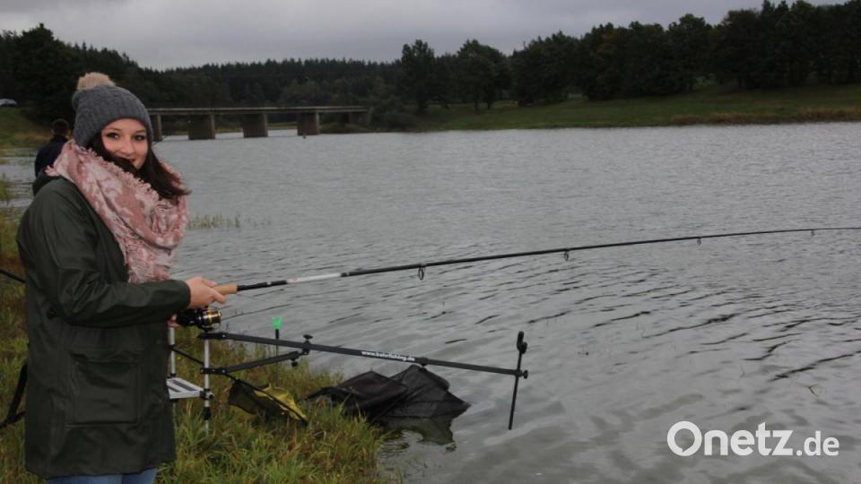 &quot;Wenn ein Fisch anbeißt, ist das der absolute Kick&quot;, sagt Nina Rath. Bild: Konrad Rosner