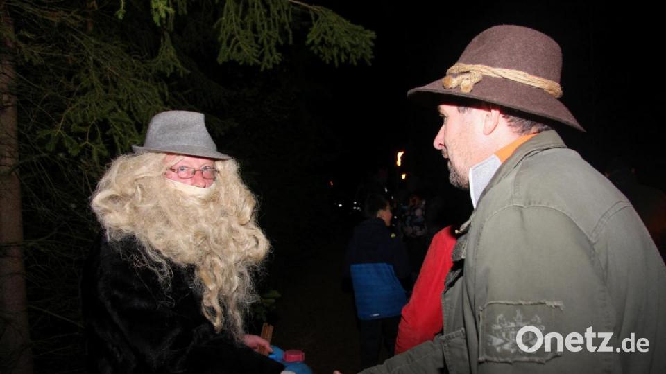Am Weg lauert der Hoimoa. Sein freundlicher Handschlag aber ist nur gespielt. Der alte Mann führt nichts Gutes im Schilde. Bild: wro