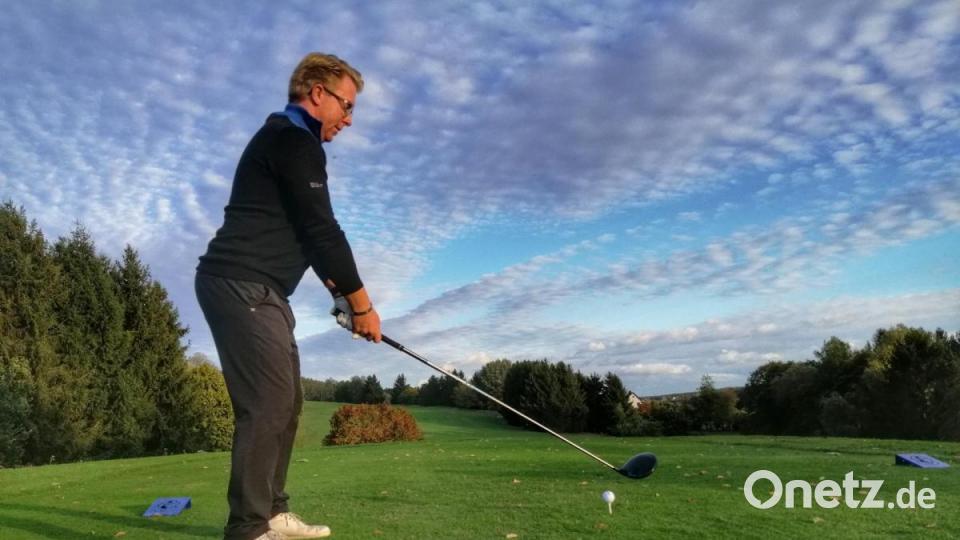 Eine gesunde Haltung ist beim Golfen entscheidend. Bild: Vogl