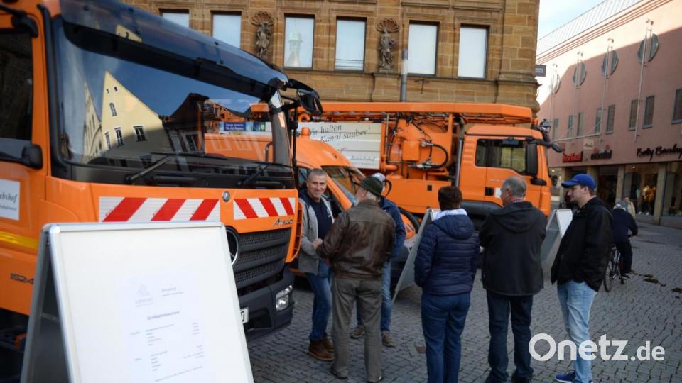 Der Bauhof informierte über seine Fahrzeuge und Arbeit. Bild: Andreas Brückmann