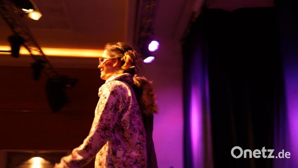 Models, Publikum, Künstler und Organisatoren brachten sich auf vielfältige Weise an zwei Tagen beim Abend der Mode ein. Bild: Oliver Zippe