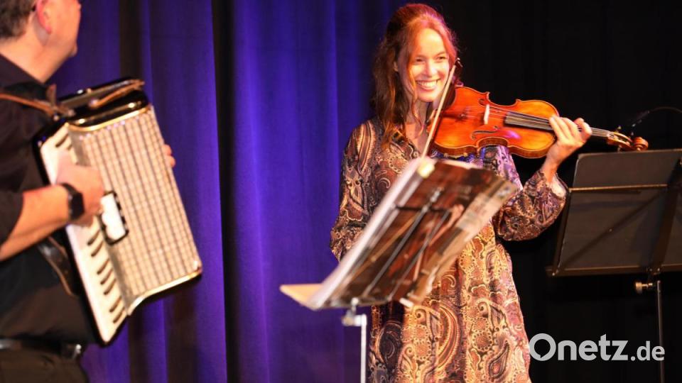 Models, Publikum, Künstler und Organisatoren brachten sich auf vielfältige Weise an zwei Tagen beim Abend der Mode ein. Bild: Oliver Zippe