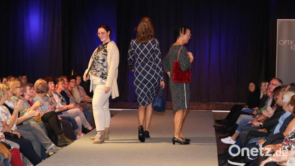 Models, Publikum, Künstler und Organisatoren brachten sich auf vielfältige Weise an zwei Tagen beim Abend der Mode ein. Bild: Oliver Zippe