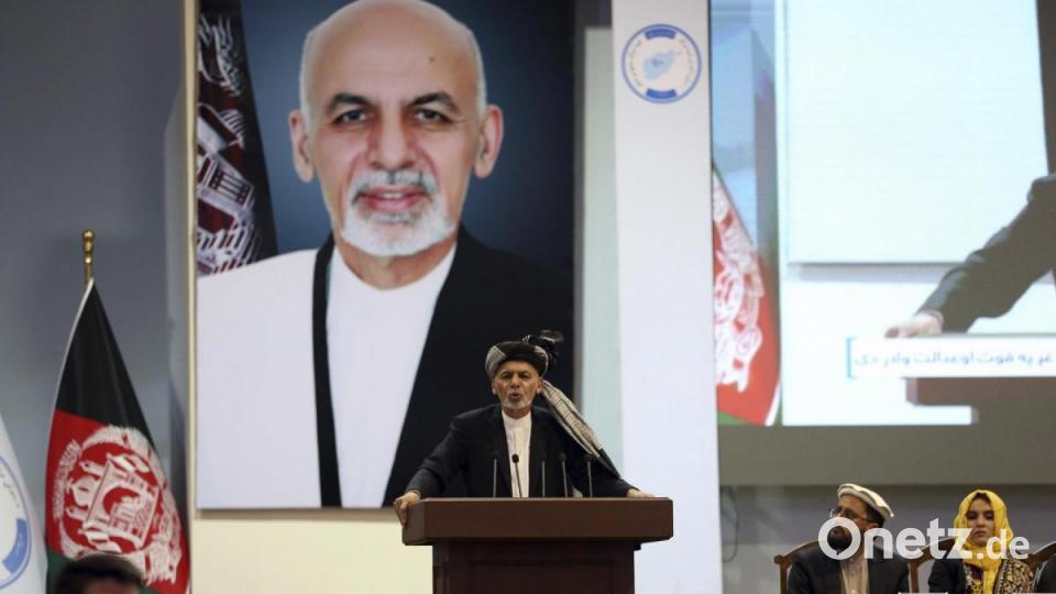 Der afghanische Präsident Aschraf Ghani spricht am letzten Tag der Loja Dschirga (Große Ratsversammlung). Bild: Rahmat Gul/AP/dpa
