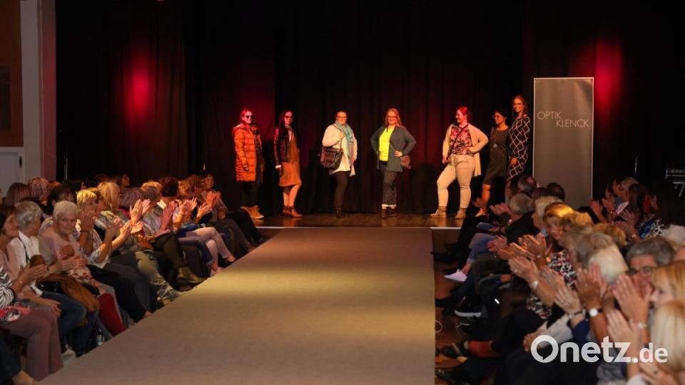 Models, Publikum, Künstler und Organisatoren brachten sich auf vielfältige Weise an zwei Tagen beim Abend der Mode ein. Bild: Oliver Zippe