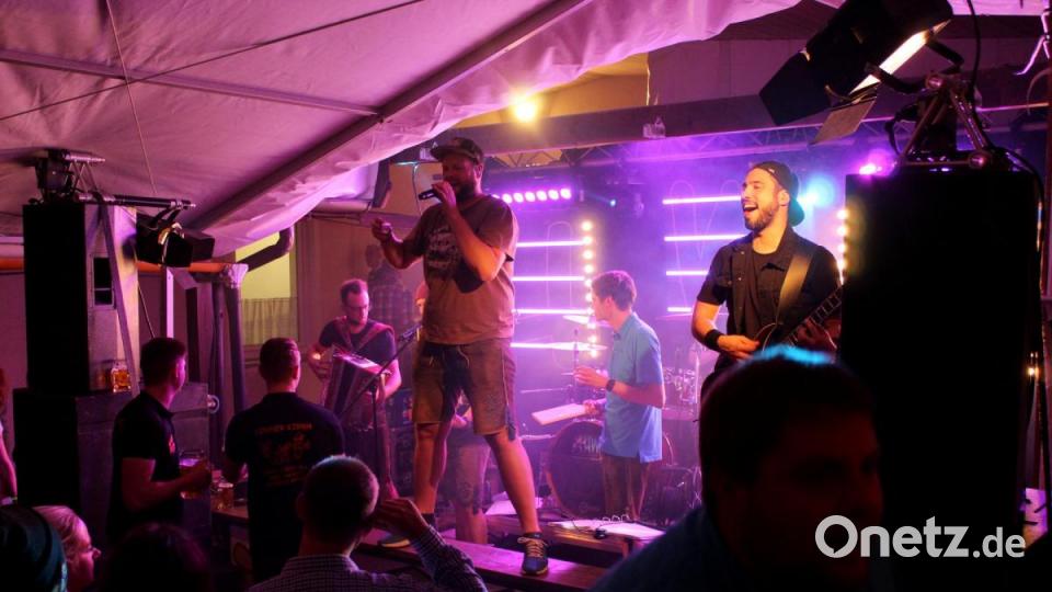 Das „HWO“ sorgte mit Stimmungs- und Popsongs für Unterhaltung. Bild: Schönberger, Ferdinand [fsb]