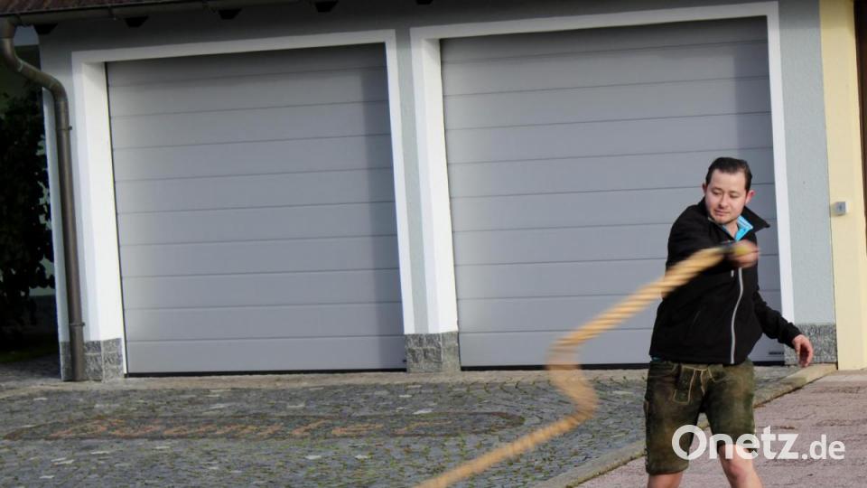 Einer der Goißlschnalzer in Aktion. Bild: Schönberger, Ferdinand [fsb]