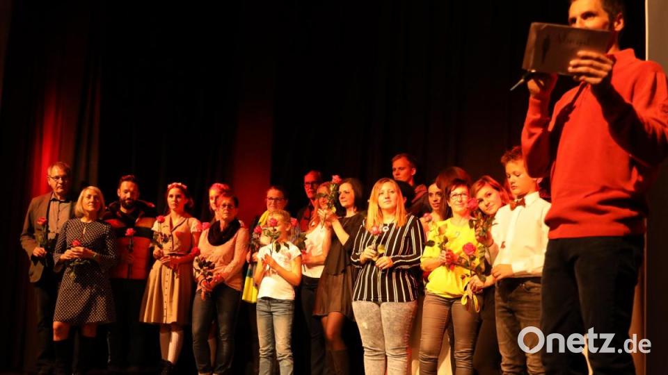 Models, Publikum, Künstler und Organisatoren brachten sich auf vielfältige Weise an zwei Tagen beim Abend der Mode ein. Bild: Oliver Zippe