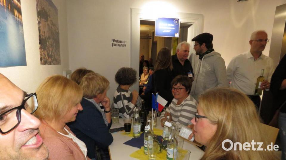 In jeder noch so engen Museumsecke war Platz genug für einen Tisch zum gemütlichen Beisammensein. Bild: ubb