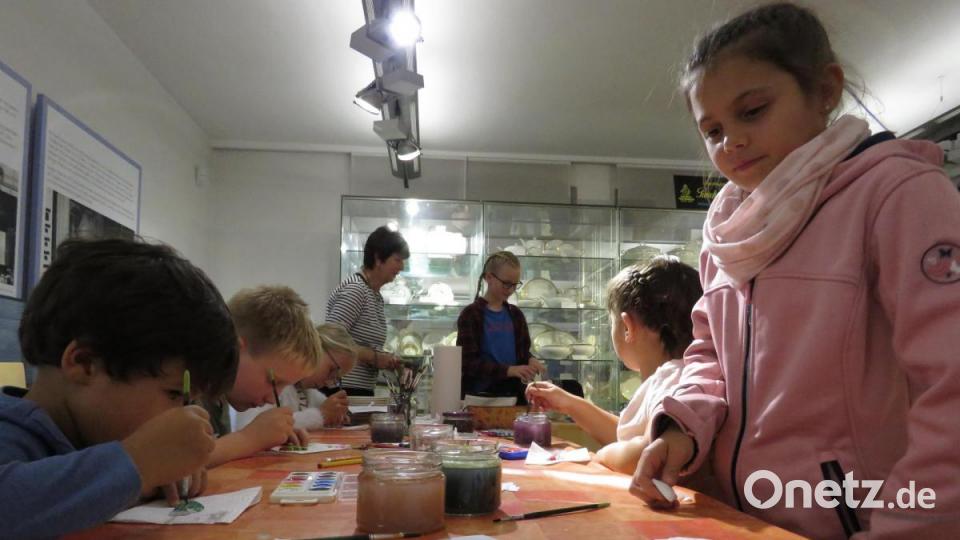 Die Kinder durften in dieser Nacht lange wachbleiben. Langweilig wurden ihnen nicht, denn sie wurden mit vielen Kinderspielen beschäfitgt. Bild: ubb