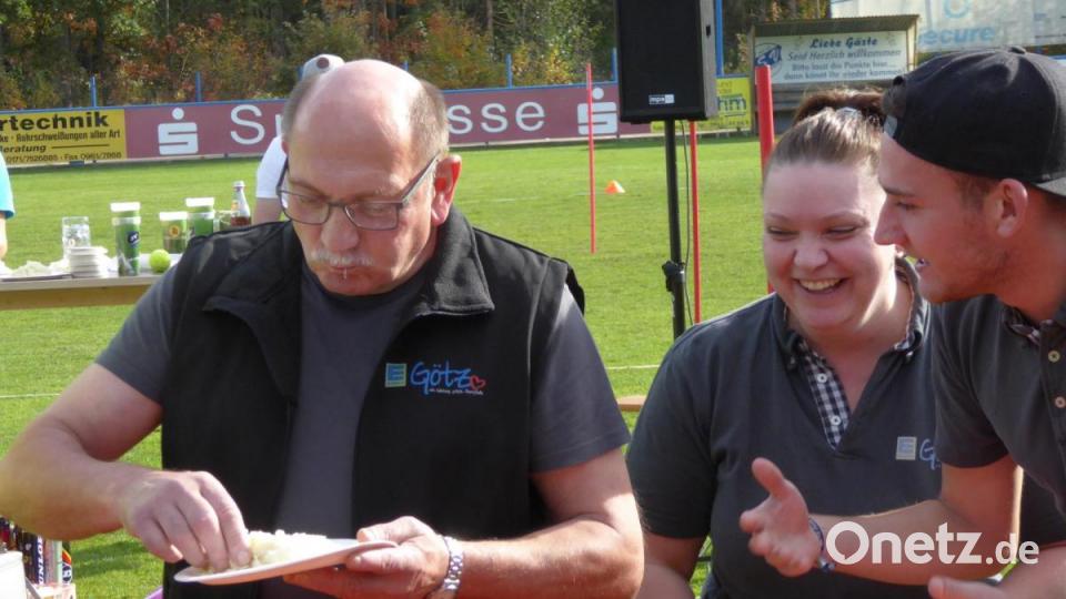 Beim Sauerkrautessen. Bild: Schönberger, Ferdinand [fsb]