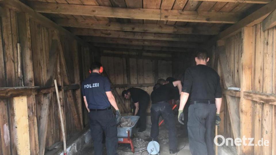Die Polizei veröffentlichte dieses Foto. Es zeigt das Innere des kleinen Holzschuppens. Hier hoffte man, sterbliche Überreste oder andere Beweismittel zu finden. Bild: Polizei