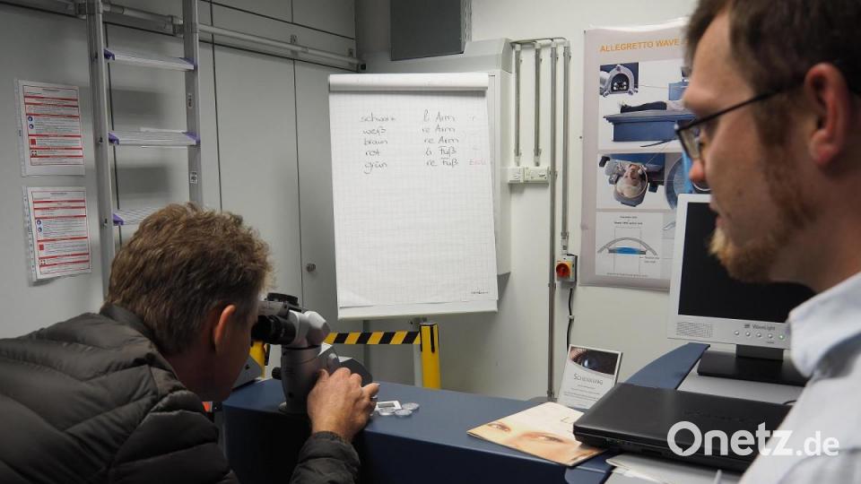 So sieht der Augenarzt am Augenlaser den Patienten. Bild: Bühner